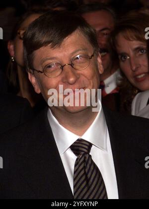 Le patron de Microsoft Bill Gates à l'ouverture de l'exposition -Leonardo da Vinci et Joseph Beuys à la Haus der Kunst à Munich. Le 14 octobre 1999 à Munich, Allemagne. En 1995, Bill Gates achète le Codex Leicester, le seul manuscrit de Léonard de Vinci. Photographe : Peter Schatz Banque D'Images