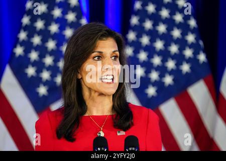 Charleston, États-Unis. 06 mars 2024. Républicain U. La candidate à la présidence Nikki Haley parle lors d'une conférence de presse annonçant la suspension de sa campagne, le 6 mars 2024 à Charleston, Caroline du Sud. Haley, un ancien gouverneur de Caroline du Sud, s'est présenté contre l'ancien U. S Président Donald Trump dans les primaires républicaines. Crédit : Richard Ellis/Richard Ellis/Alamy Live News Banque D'Images