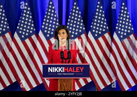 Charleston, États-Unis. 06 mars 2024. Républicain U. La candidate à la présidence Nikki Haley parle lors d'une conférence de presse annonçant la suspension de sa campagne, le 6 mars 2024 à Charleston, Caroline du Sud. Haley, un ancien gouverneur de Caroline du Sud, s'est présenté contre l'ancien U. S Président Donald Trump dans les primaires républicaines. Crédit : Richard Ellis/Richard Ellis/Alamy Live News Banque D'Images