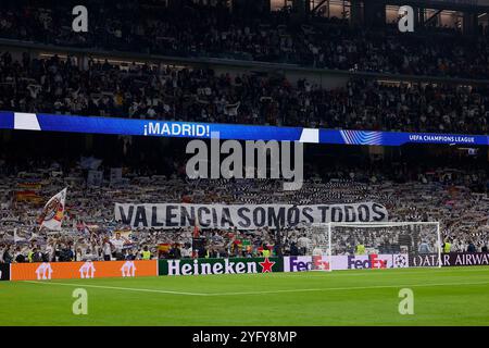 Madrid, Madrid, Espagne. 5 novembre 2024. Les fans du Real Madrid lors du match de football de la Ligue des Champions de l'UEFA entre le Real Madrid CF et l'AC Milan au stade Santiago Bernabeu de Madrid, Espagne, le 5 novembre 2024 (crédit image : © Ruben Albarran/ZUMA Press Wire) USAGE ÉDITORIAL UNIQUEMENT ! Non destiné à UN USAGE commercial ! Banque D'Images