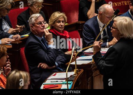 FRANCE-POLITIQUE-GOUVERNEMENT-PARLEMENT le premier ministre Michel Barnier lors du discours au Parlement de Catherin Vautrin, ministre de la décentralisation. À Paris, le 5 novembre 2024. PARIS ILE-DE-FRANCE FRANCE COPYRIGHT : XANDREAXSAVORANIXNERIX FRANCE-POLITICS-GOVERNMENT-PARLI ASAVORANINERI-7 Banque D'Images