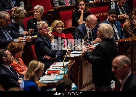 FRANCE-POLITIQUE-GOUVERNEMENT-PARLEMENT le premier ministre Michel Barnier lors du discours au Parlement de Catherin Vautrin, ministre de la décentralisation. À Paris, le 5 novembre 2024. PARIS ILE-DE-FRANCE FRANCE COPYRIGHT : XANDREAXSAVORANIXNERIX FRANCE-POLITICS-GOVERNMENT-PARLI ASAVORANINERI-8 Banque D'Images