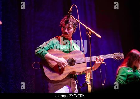 Manchester, Angleterre, 5 novembre 2024. Black Country, New Road en soutien à Nick Cave à l'AO Arena de Manchester. Crédit : Izzy Clayton/Alamy Live News Banque D'Images