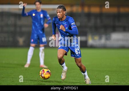 Ishe Samuels Smith (62 Chelsea) se lance lors du match EFL Trophy entre Cambridge United et Chelsea Under 21s au Cledara Abbey Stadium, Cambridge, mardi 5 novembre 2024. (Photo : Kevin Hodgson | mi News) crédit : MI News & Sport /Alamy Live News Banque D'Images