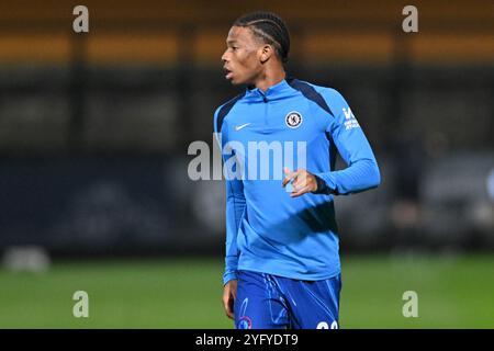 Ishe Samuels Smith (62 Chelsea) se réchauffe lors du Trophée EFL entre Cambridge United et Chelsea Under 21s au Cledara Abbey Stadium, Cambridge le mardi 5 novembre 2024. (Photo : Kevin Hodgson | mi News) crédit : MI News & Sport /Alamy Live News Banque D'Images