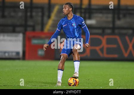 Ishe Samuels Smith (62 Chelsea) contrôle le ballon lors du Trophée EFL entre Cambridge United et Chelsea Under 21s au Cledara Abbey Stadium, Cambridge, mardi 5 novembre 2024. (Photo : Kevin Hodgson | mi News) crédit : MI News & Sport /Alamy Live News Banque D'Images