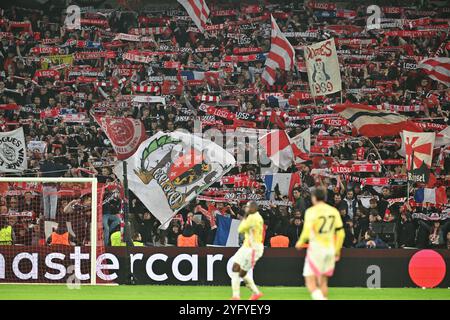 Lille, France. 05 novembre 2024. Fans et supporters de Lille photographiés lors d'un match de football entre le Lille Olympique Sporting Club français et la Juventus italienne lors de la phase 4 de la Ligue des Champions de l'UEFA, jour 4 de la saison 2024-25, le mardi 5 novembre 2024 à Lille, France . Crédit : Sportpix/Alamy Live News Banque D'Images