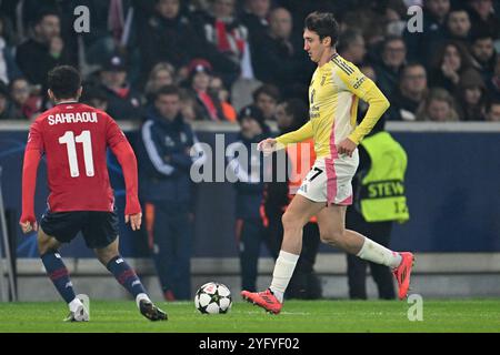 Andrea Cambiaso (27 ans) de la Juventus photographié lors d'un match de football entre le club sportif olympique français de Lille et la Juventus italienne lors de la phase 4 de la Ligue des Champions de l'UEFA, jour 4 de la saison 2024-25, le mardi 5 novembre 2024 à Lille , France . PHOTO SPORTPIX | David Catry Banque D'Images