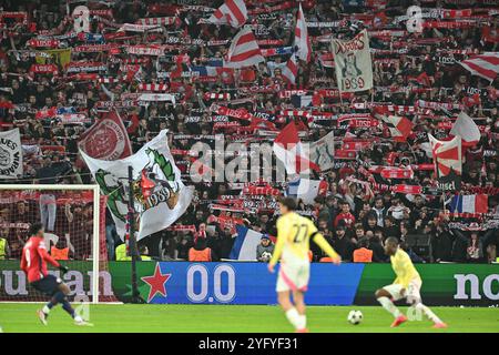 Lille, France. 05 novembre 2024. Fans et supporters de Lille photographiés lors d'un match de football entre le Lille Olympique Sporting Club français et la Juventus italienne lors de la phase 4 de la Ligue des Champions de l'UEFA, jour 4 de la saison 2024-25, le mardi 5 novembre 2024 à Lille, France . Crédit : Sportpix/Alamy Live News Banque D'Images