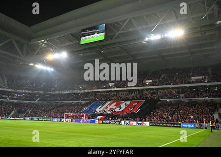 Lille, France. 05 novembre 2024. Fans et supporters de Lille photographiés lors d'un match de football entre le Lille Olympique Sporting Club français et la Juventus italienne lors de la phase 4 de la Ligue des Champions de l'UEFA, jour 4 de la saison 2024-25, le mardi 5 novembre 2024 à Lille, France . Crédit : Sportpix/Alamy Live News Banque D'Images