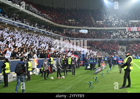 Lille, France. 05 novembre 2024. Fans et supporters de Lille photographiés lors d'un match de football entre le Lille Olympique Sporting Club français et la Juventus italienne lors de la phase 4 de la Ligue des Champions de l'UEFA, jour 4 de la saison 2024-25, le mardi 5 novembre 2024 à Lille, France . Crédit : Sportpix/Alamy Live News Banque D'Images