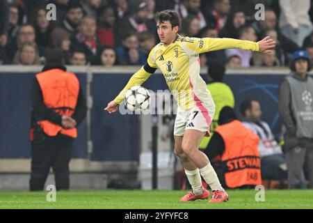 Lille, France. 05 novembre 2024. Andrea Cambiaso (27 ans) de la Juventus photographié lors d'un match de football entre le Club sportif Olympique français de Lille et la Juventus italienne lors de la phase 4 de la Ligue des Champions de l'UEFA de la saison 2024-25, le mardi 5 novembre 2024 à Lille, France . Crédit : Sportpix/Alamy Live News Banque D'Images