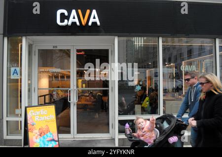 Un restaurant Cava est vu à Manhattan, New York. Banque D'Images