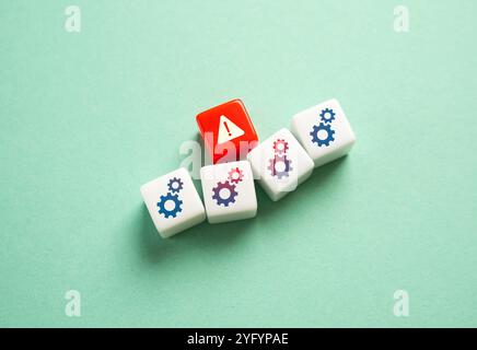 Panne et dysfonctionnement. Interruption de processus, arrêt de production. Développez une solution, corrigez la panne. Augmentez la tolérance aux pannes. Travailler sur les erreurs. Banque D'Images