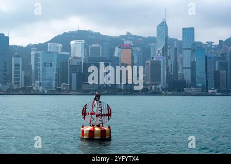 Découvrez les gratte-ciel dynamiques de Hong Kong le jour. Banque D'Images