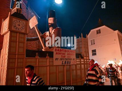 Lewes, Royaume-Uni. 05 novembre 2024. An Efigy pendant les célébrations Lewes Bonfire, East Sussex, Lewes, Royaume-Uni. Crédit : LFP/Alamy Live News Banque D'Images