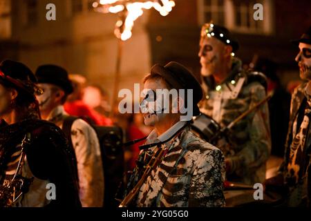 Lewes, Royaume-Uni. 05 novembre 2024. Participants aux célébrations du Lewes Bonfire, East Sussex, Lewes, Royaume-Uni. Crédit : LFP/Alamy Live News Banque D'Images