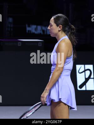 Riyad, Arabie Saoudite. 5 novembre 2024. Jessica Pegula, des États-Unis, réagit lors du match à la ronde contre Barbora Krejcikova, de la République tchèque, au tournoi de tennis de la finale de la WTA à Riyad, en Arabie Saoudite, le 5 novembre 2024. Crédit : Luo Chen/Xinhua/Alamy Live News Banque D'Images