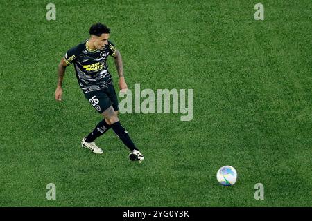 Rio de Janeiro, Brésil. 05 novembre 2024. Gregore de Botafogo lors du match entre Botafogo et Vasco da Gama, pour la Serie A 2024 brésilienne, au Nilton Santos Stadium, à Rio de Janeiro le 05 novembre 2024. Photo : Satiro Sodre/DiaEsportivo/Alamy Live News crédit : DiaEsportivo/Alamy Live News Banque D'Images