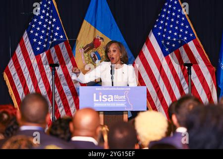 Wilmington, Delaware, États-Unis 3 novembre 2024. La députée LISA BLUNT ROCHESTER, candidate démocrate pour le Sénat américain, s'adresse aux partisans après avoir remporté le siège du Sénat du Delaware lors d'une fête de veille électorale le mardi 5 novembre 2024, au Delaware Contemporary à Wilmington, Delaware, Delaware. La députée des États-Unis Lisa Blunt Rochester deviendra la première femme et la première personne noire à représenter le Delaware au Sénat américain. (Crédit image : © Saquan Stimpson/ZUMA Press Wire) USAGE ÉDITORIAL SEULEMENT! Non destiné à UN USAGE commercial ! Banque D'Images