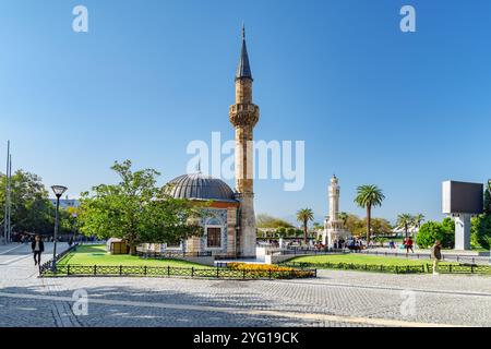 Vue panoramique de la mosquée Konak (mosquée Yali) à Izmir, Turquie Banque D'Images