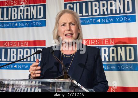 New York, États-Unis. 05 novembre 2024. La sénatrice américaine Kirsten Gillibrand parle lors de la fête de la victoire à l'hôtel Chelsea à New York le 5 novembre 2024 pour sa candidature à être réélue au Sénat américain de l'État de New York. (Photo de Lev Radin/Sipa USA) crédit : Sipa USA/Alamy Live News Banque D'Images