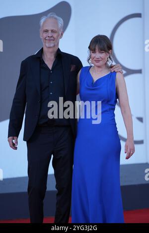 Yngve Saether et Hege Hauff Hvattum assistent au tapis rouge 'Kjaerlighet' lors du 81ème Festival International du film de Venise à Venise le 6 septembre 2024. Banque D'Images