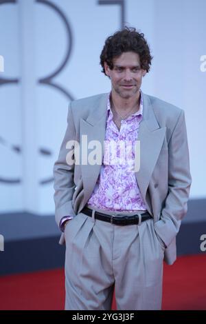 Tayo Cittadella Jacobsen assiste au tapis rouge 'Kjaerlighet' lors du 81ème Festival International du film de Venise à Venise le 6 septembre 2024. Banque D'Images