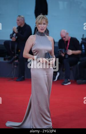 Nancy Brilli assiste au tapis rouge 'Kjaerlighet' lors du 81ème Festival International du film de Venise au Palazzo del Cinema à Venise le 6 septembre 2024. Banque D'Images