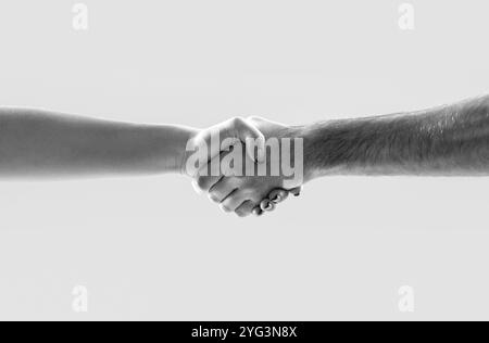 Poignée de main. Concept de salutation entre deux personnes. Les mains secouent en gros plan. Aide, aide. Accord ou concept de réalisation. Conclusion d'une transaction prise de main Banque D'Images