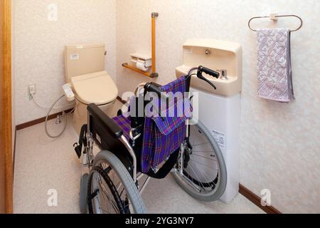 Toilettes pour fauteuils roulants Banque D'Images