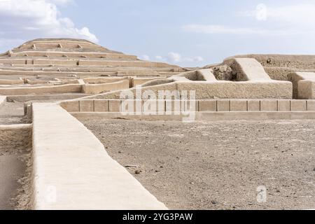 Pyramides d'Adobe à Cahuachi, Cahuachi Ceremonial Center, Nazca, Pérou, Amérique du Sud Banque D'Images