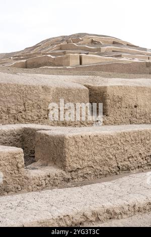 Pyramides d'Adobe à Cahuachi, Cahuachi Ceremonial Center, Nazca, Pérou, Amérique du Sud Banque D'Images
