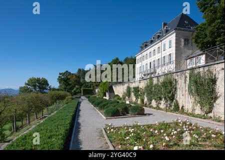 Le manoir du domaine de Charance, siège du conservatoire botanique et quartier général du parc national des Écrins Banque D'Images