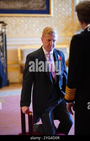 Le très honorable Sir Oliver Dowden, ancien vice-premier ministre, chancelier du duché de Lancastre et secrétaire d'État au Cabinet Office. Anciennement secrétaire d'État au numérique, à la culture, aux médias et aux sports, et président du Parti conservateur, est nommé chevalier Commandeur de l'ordre du bain par la princesse royale au château de Windsor, dans le Berkshire. Cet honneur reconnaît le service politique et public. Date de la photo : mercredi 6 novembre 2024. Banque D'Images