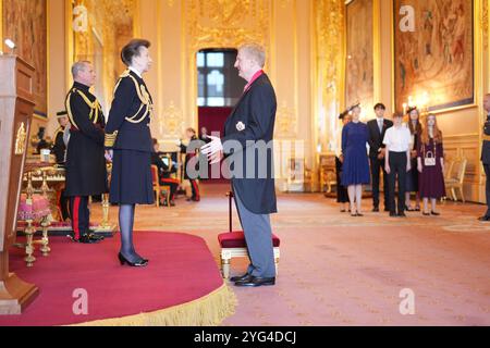 Le très honorable Sir Oliver Dowden, ancien vice-premier ministre, chancelier du duché de Lancastre et secrétaire d'État au Cabinet Office. Anciennement secrétaire d'État au numérique, à la culture, aux médias et aux sports, et président du Parti conservateur, est nommé chevalier Commandeur de l'ordre du bain par la princesse royale au château de Windsor, dans le Berkshire. Cet honneur reconnaît le service politique et public. Date de la photo : mercredi 6 novembre 2024. Banque D'Images
