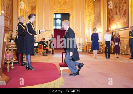 Le très honorable Sir Oliver Dowden, ancien vice-premier ministre, chancelier du duché de Lancastre et secrétaire d'État au Cabinet Office. Anciennement secrétaire d'État au numérique, à la culture, aux médias et aux sports, et président du Parti conservateur, est nommé chevalier Commandeur de l'ordre du bain par la princesse royale au château de Windsor, dans le Berkshire. Cet honneur reconnaît le service politique et public. Date de la photo : mercredi 6 novembre 2024. Banque D'Images