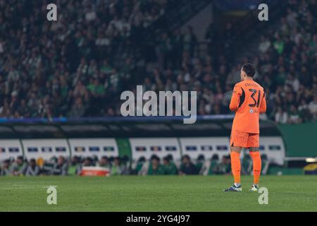 05 novembre 2024. Lisbonne, Portugal. Le gardien brésilien de Manchester City Ederson Moraes (31) en action lors du match de la phase de groupes pour l'UEFA Champions League, Sporting vs Manchester City crédit : Alexandre de Sousa/Alamy Live News Banque D'Images