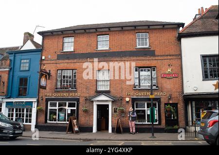 Farnham, Surrey, Royaume-Uni. 4 novembre 2024. Le pub Fuller's Queen's Head à Farnham, Surrey. Crédit : Maureen McLean/Alamy Banque D'Images