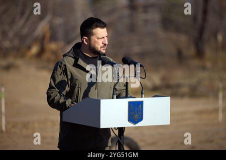 Volodymyr Zelenskyy remet des prix d'État aux défenseurs de l'Ukraine à l'occasion de la Journée des forces de missiles et de l'artillerie et de la Journée des troupes du génie. 3 novembre 2023 - photo du gouvernement ukrainien Banque D'Images