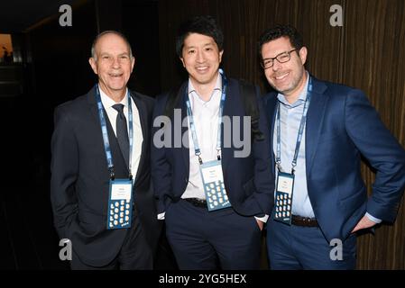 Andy Serwer, David Cho, Alex Eule lors des Gerald Loeb Awards 2024 présentés par UCLA Anderson, qui se sont tenus à la Rainbow Room à New York City, New York, USA, jeudi 10 octobre 2024. Crédit : Jennifer Graylock-Graylock.com Banque D'Images