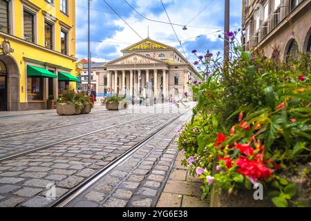 Rue pavée historique de Munich et vue sur l'architecture, capitale de la Bavière, Allemagne Banque D'Images