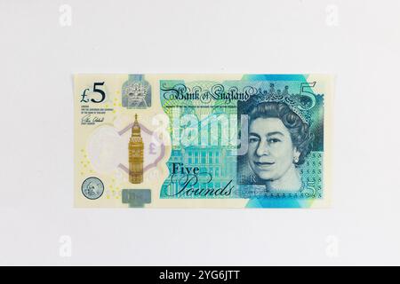 Le billet de 5 £ de la Banque d'Angleterre, également connu sous le nom de Fif, est un billet de banque en livre sterling, avec les images de la défunte reine Elizabeth II Banque D'Images