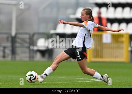 Tubize, Belgique. 06 novembre 2024. Lilly Bartke (3) d'Allemagne photographiée lors d'un match de football entre les équipes nationales féminines de moins de 17 ans de Bosnie-Herzégovine et d'Allemagne lors de la manche 1 de la compétition féminine des moins de 17 ans de l'UEFA dans le groupe A2 le mercredi 6 novembre 2024 à Tubize, Belgique . Crédit : Sportpix/Alamy Live News Banque D'Images