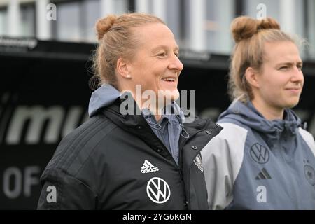 Tubize, Belgique. 06 novembre 2024. L'entraîneure-chef allemande Melanie Behringer photographiée lors d'un match de football entre les équipes nationales féminines de moins de 17 ans de Bosnie-Herzégovine et d'Allemagne lors de la manche 1 de la compétition féminine des moins de 17 ans de l'UEFA, journée 2 dans le groupe A2, le mercredi 6 novembre 2024 à Tubize, Belgique . Crédit : Sportpix/Alamy Live News Banque D'Images