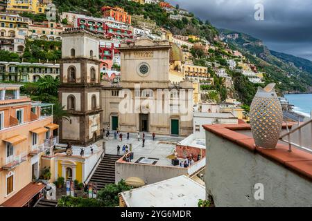 Église Santa Maria Assunta, Positano, côte amalfitaine, Campanie, Italie Banque D'Images