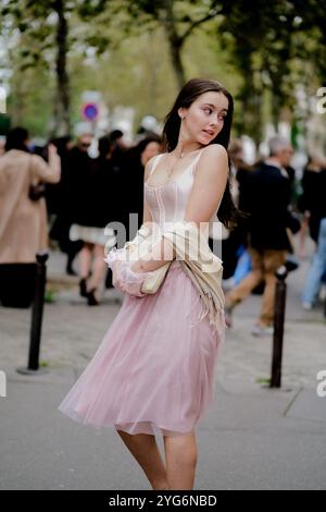 Paris, France. 24 septembre 2024. Street style, arrivée au salon Dior Spring Summer 2025, qui s’est tenu au Musée Rodin, Paris, France, le 24 septembre 2024. Photo de Marie-Paola Bertrand-Hillion/ABACAPRESS. COM Credit : Abaca Press/Alamy Live News Banque D'Images