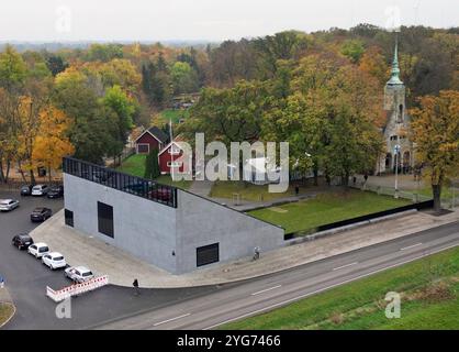 30.10.2024 Sachsen Anhalt Sachsen-Anhalt Halle Saale Neues Museum Lützen 1632 über Dreißigjährigen Krieg Die Schlacht BEI Lützen im Jahr 1632 War eine der entscheidenden Schlachten des Dreißigjährigen Krieges 1618 1648. Dabei starben rund 9,000 Menschen, darunter der schwedische König Gustav II. Adolf. 47 der getöteten Soldaten wurden 2011 in einem Massengrab gefunden. DAS neugebaute Museum Lützen 1632 Zeigt den spektakulären Fund in einer modernen Ausstellung. Hier wird von den Leiden der Menschen erzählt, eine Verbindung zur Gegenwart gezogen und die große frage gestellt : Wie kommt es zu Kri Banque D'Images