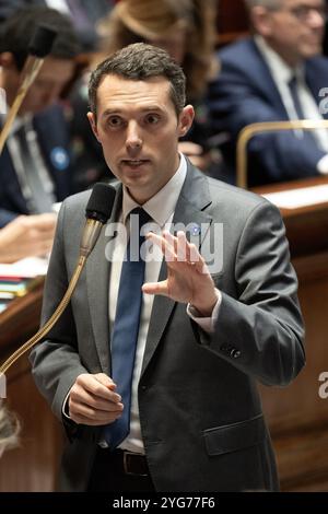 Paris, France. 06 novembre 2024. Alexandre Portier, vice-ministre français nouvellement nommé à la réussite académique et professionnelle, assiste à une séance de questions au Gouvernement à l’Assemblée nationale française, le 6 novembre 2024 à Paris, France. Photo de David NIVIERE/ABACAPRESS. COM Credit : Abaca Press/Alamy Live News Banque D'Images