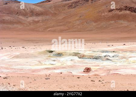 Geyser Field sol de Manana, Altiplano, Bolivie, Amérique du Sud. Banque D'Images